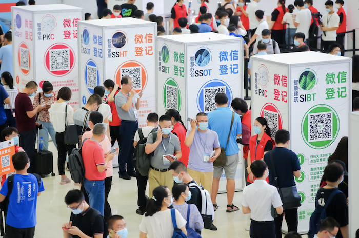 促进停车产业融合发展， 打造化智慧停车平台